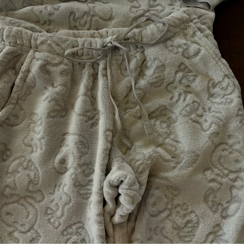 Snoopy Light Gray Crewneck and Matching Pants - Size small! - Picture 7 of 8